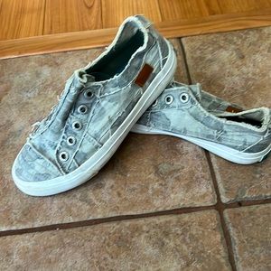 Blowfish camp loveless sneakers size 7